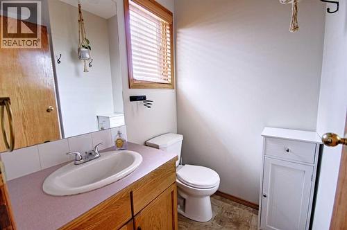 46 Heritage Crescent W, Lethbridge, AB - Indoor Photo Showing Bathroom
