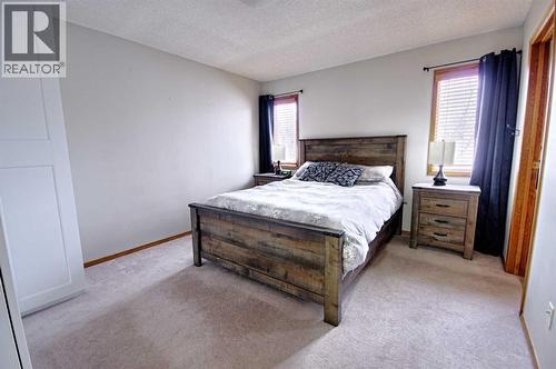 46 Heritage Crescent W, Lethbridge, AB - Indoor Photo Showing Bedroom