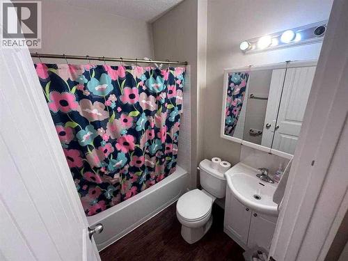 42 Joice Close, Red Deer, AB - Indoor Photo Showing Bathroom