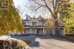 184 CHARTWELL ROAD  Oakville, ON L6J 3Z8