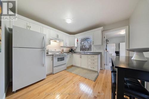 435 Waverly Street, Hamilton, ON - Indoor Photo Showing Kitchen