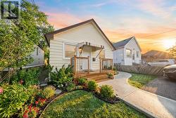 435 WAVERLY STREET  Hamilton, ON L8H 6R5