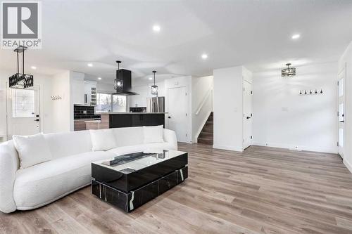 6163 Penworth Road Se, Calgary, AB - Indoor Photo Showing Living Room
