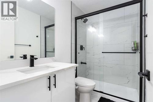 6163 Penworth Road Se, Calgary, AB - Indoor Photo Showing Bathroom