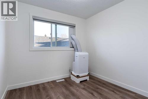 6163 Penworth Road Se, Calgary, AB - Indoor Photo Showing Other Room