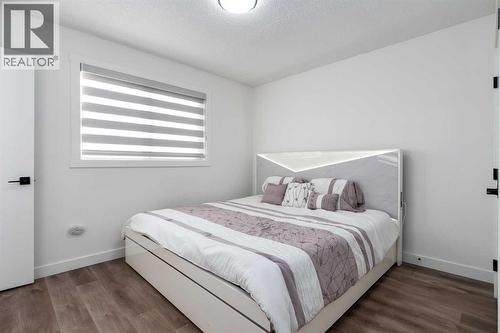 6163 Penworth Road Se, Calgary, AB - Indoor Photo Showing Bedroom