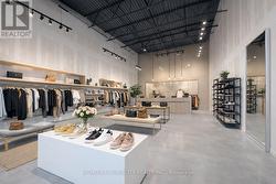 27 - 530 SPEERS ROAD  Oakville, ON L6K 2G3