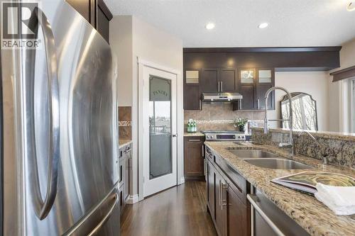 100 Lakeside View, Strathmore, AB - Indoor Photo Showing Kitchen With Double Sink With Upgraded Kitchen