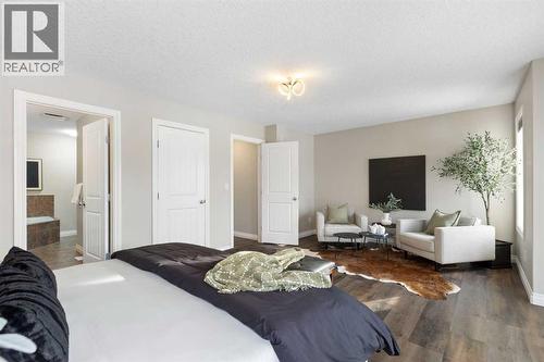 100 Lakeside View, Strathmore, AB - Indoor Photo Showing Bedroom