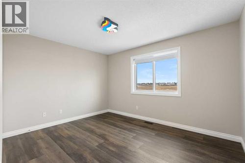 100 Lakeside View, Strathmore, AB - Indoor Photo Showing Other Room