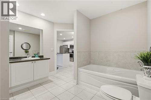 399 Elizabeth Street Unit# 610, Burlington, ON - Indoor Photo Showing Bathroom
