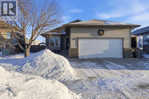 1601 52 Avenue, Lloydminster, AB - Outdoor