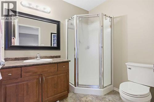 1601 52 Avenue, Lloydminster, AB - Indoor Photo Showing Bathroom