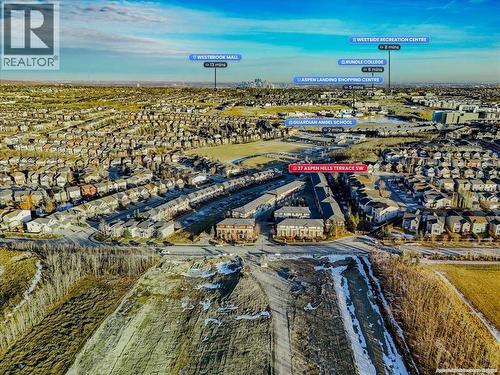 Looking east toward Downtown Calgary, visible in the distance - 37 Aspen Hills Terrace Sw, Calgary, AB - Outdoor With View