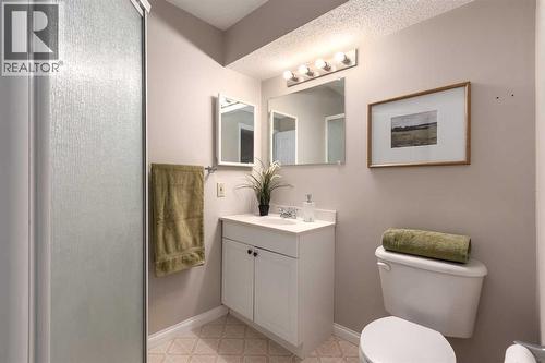 419 Coventry Road Ne, Calgary, AB - Indoor Photo Showing Bathroom