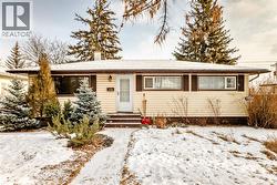 176 Hendon Drive NW  Calgary, AB T2K 1Z1