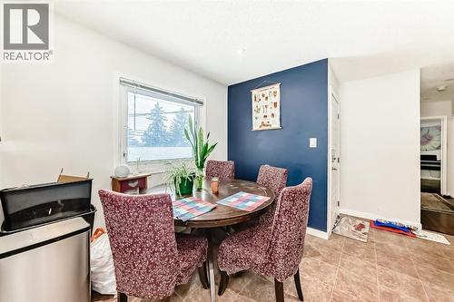 176 Hendon Drive Nw, Calgary, AB - Indoor Photo Showing Dining Room