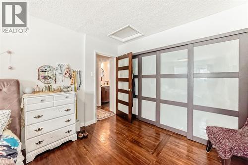 176 Hendon Drive Nw, Calgary, AB - Indoor Photo Showing Other Room