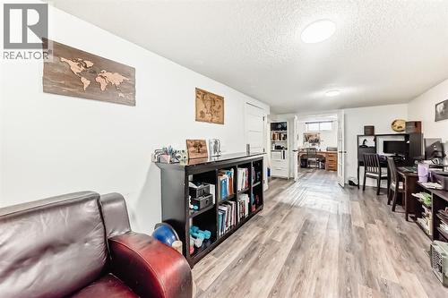 176 Hendon Drive Nw, Calgary, AB - Indoor