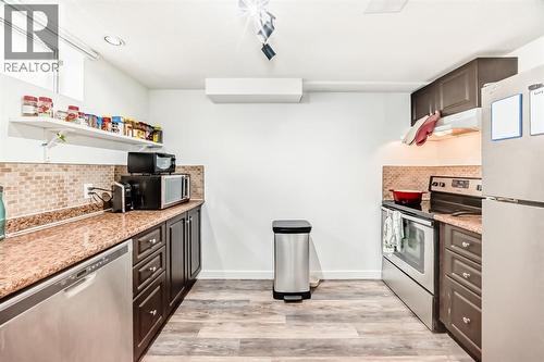 176 Hendon Drive Nw, Calgary, AB - Indoor Photo Showing Kitchen