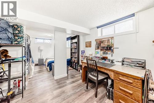 176 Hendon Drive Nw, Calgary, AB - Indoor