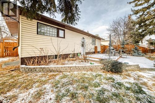 176 Hendon Drive Nw, Calgary, AB - Outdoor