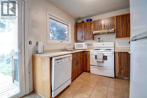 95 Falton Way Ne, Calgary, AB - Indoor Photo Showing Kitchen