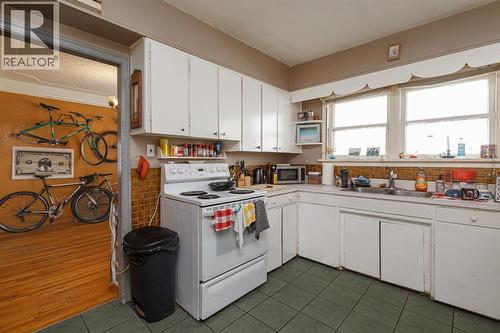 2824 Parkdale Boulevard Nw, Calgary, AB - Indoor Photo Showing Kitchen With Double Sink