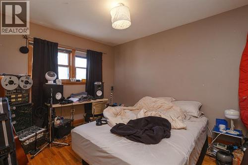 2824 Parkdale Boulevard Nw, Calgary, AB - Indoor Photo Showing Bedroom