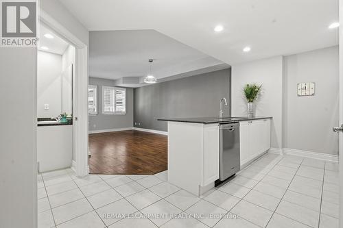 610 - 399 Elizabeth Street, Burlington, ON - Indoor Photo Showing Other Room