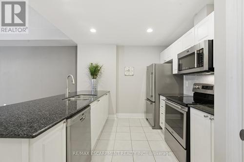610 - 399 Elizabeth Street, Burlington, ON - Indoor Photo Showing Kitchen With Stainless Steel Kitchen With Double Sink With Upgraded Kitchen