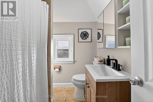 56 Francis Street, Hamilton, ON - Indoor Photo Showing Bathroom
