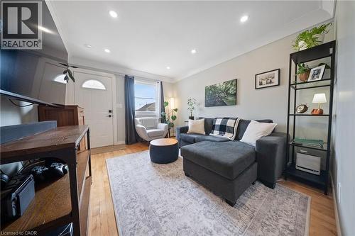 435 Waverly Street, Hamilton, ON - Indoor Photo Showing Living Room