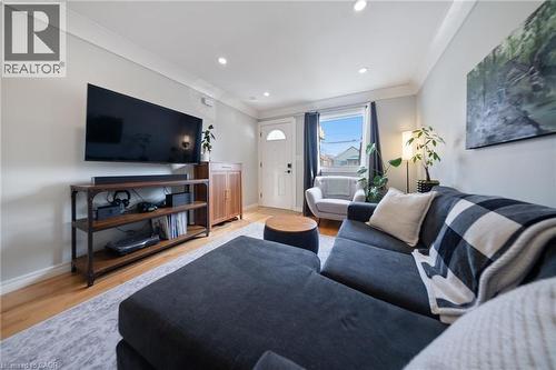 435 Waverly Street, Hamilton, ON - Indoor Photo Showing Living Room