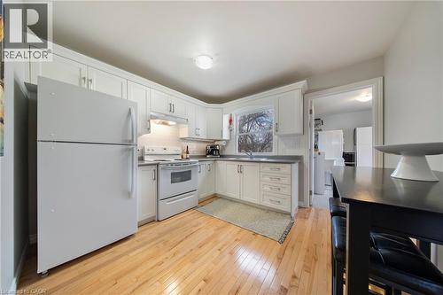 435 Waverly Street, Hamilton, ON - Indoor Photo Showing Kitchen