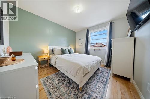435 Waverly Street, Hamilton, ON - Indoor Photo Showing Bedroom