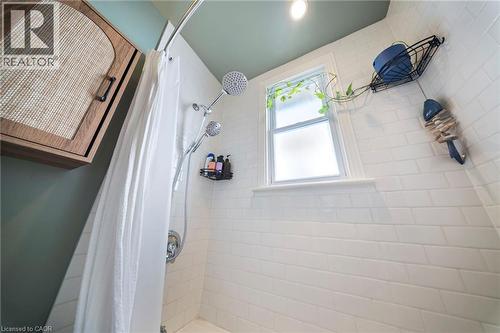 435 Waverly Street, Hamilton, ON - Indoor Photo Showing Bathroom