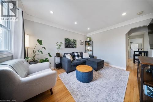 435 Waverly Street, Hamilton, ON - Indoor Photo Showing Living Room
