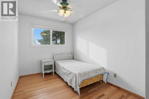 5224 5 Avenue Se, Calgary, AB - Indoor Photo Showing Bedroom