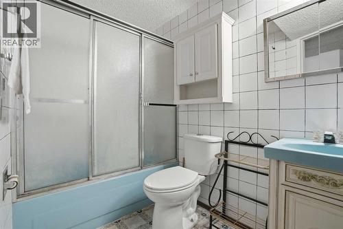 5224 5 Avenue Se, Calgary, AB - Indoor Photo Showing Bathroom