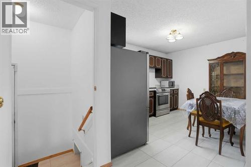 5224 5 Avenue Se, Calgary, AB - Indoor