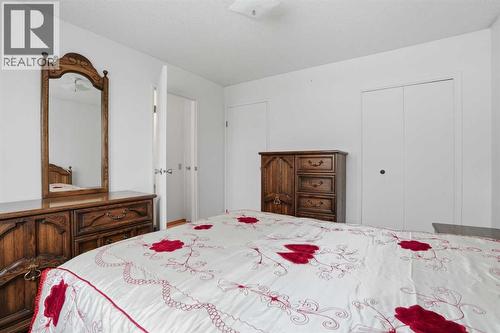 5224 5 Avenue Se, Calgary, AB - Indoor Photo Showing Bedroom