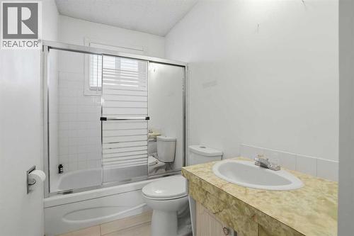 5224 5 Avenue Se, Calgary, AB - Indoor Photo Showing Bathroom