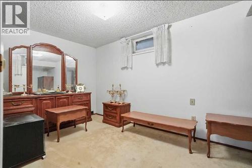 5224 5 Avenue Se, Calgary, AB - Indoor