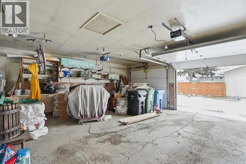 5224 5 Avenue Se, Calgary, AB - Indoor Photo Showing Garage