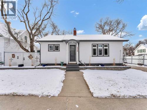 136 3 Avenue SE  Medicine Hat, AB T1A 2L8