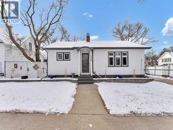 136 3 Avenue SE  Medicine Hat, AB T1A 2L8