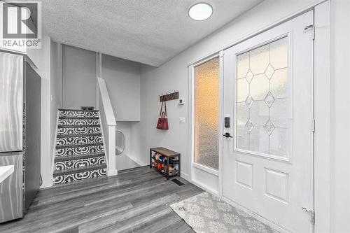 1347 Berkley Drive Nw, Calgary, AB - Indoor Photo Showing Other Room