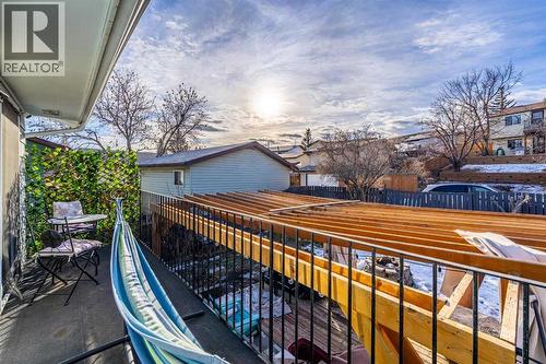 1347 Berkley Drive Nw, Calgary, AB - Outdoor