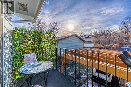 1347 Berkley Drive Nw, Calgary, AB - Outdoor With Exterior